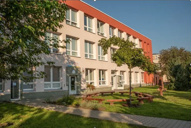 Budova ZŠ MOntessori Pardubice
